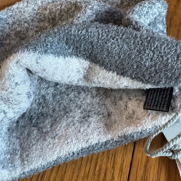 Barefoot Dreams beanie NWT - Picture 4 of 6